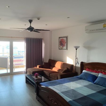 View Talay 5D Golf Apartment Pattaya Exterior photo