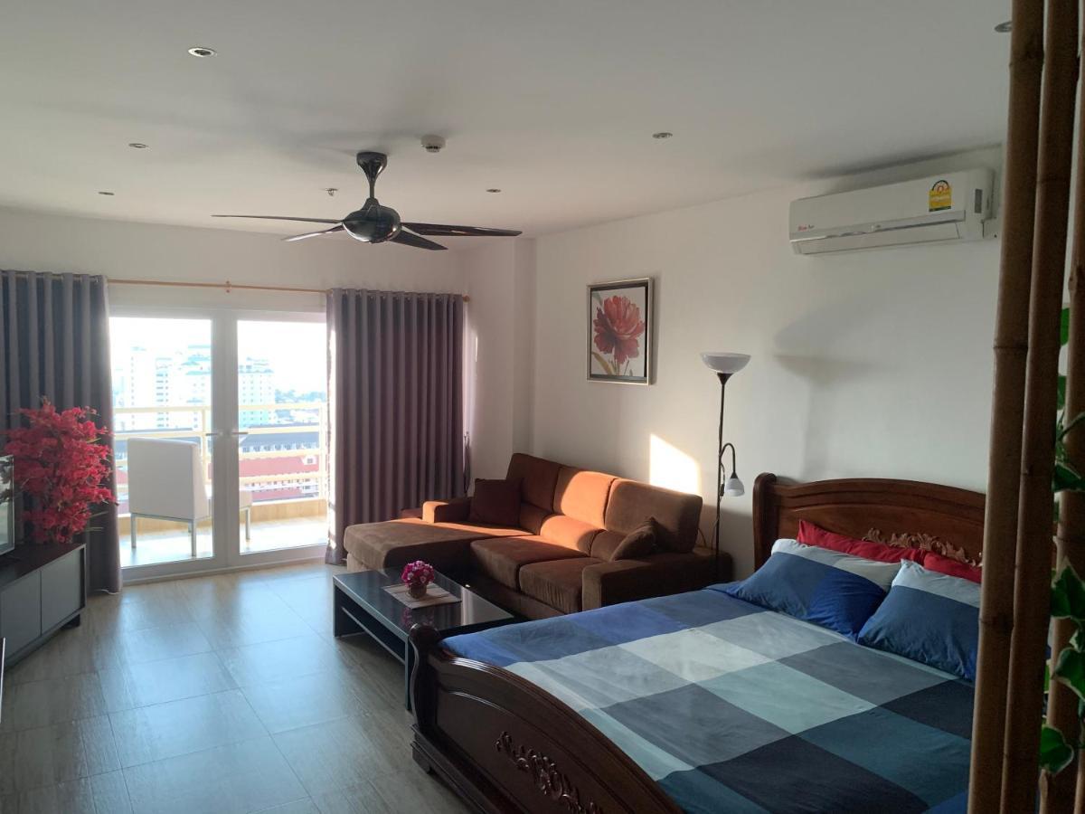 View Talay 5D Golf Apartment Pattaya Exterior photo