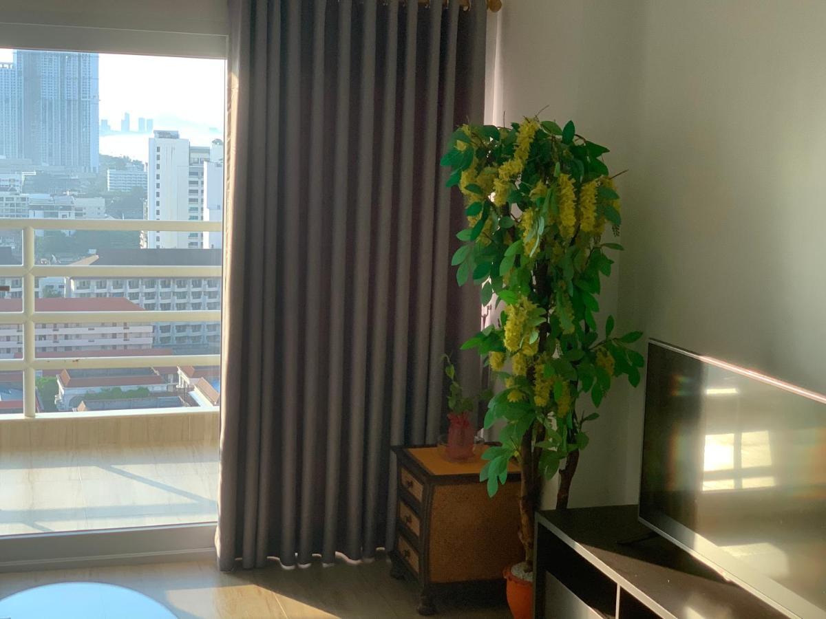 View Talay 5D Golf Apartment Pattaya Exterior photo