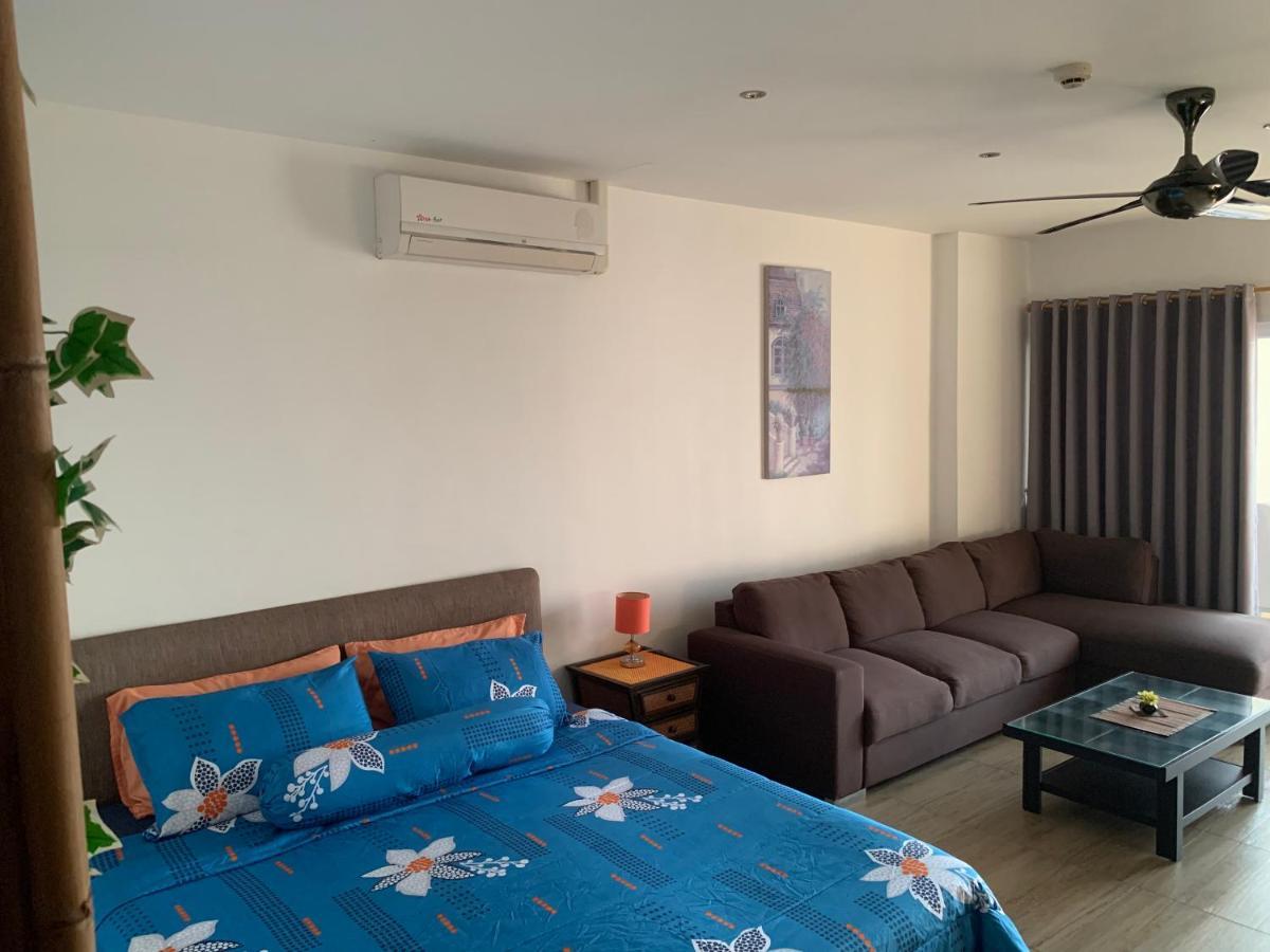 View Talay 5D Golf Apartment Pattaya Exterior photo