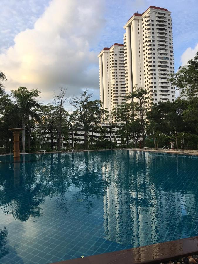View Talay 5D Golf Apartment Pattaya Exterior photo