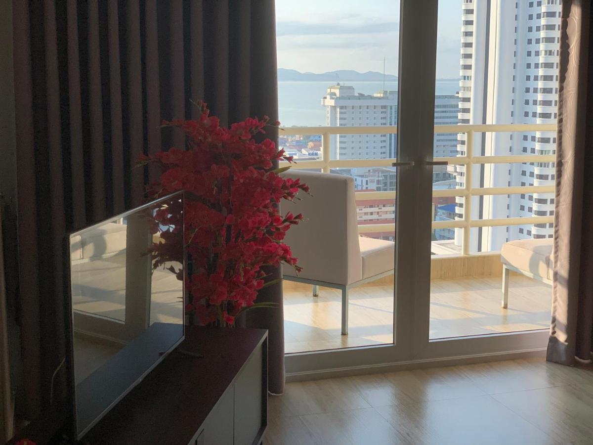 View Talay 5D Golf Apartment Pattaya Exterior photo