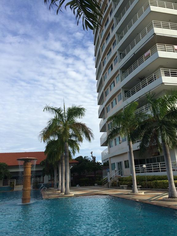 View Talay 5D Golf Apartment Pattaya Exterior photo