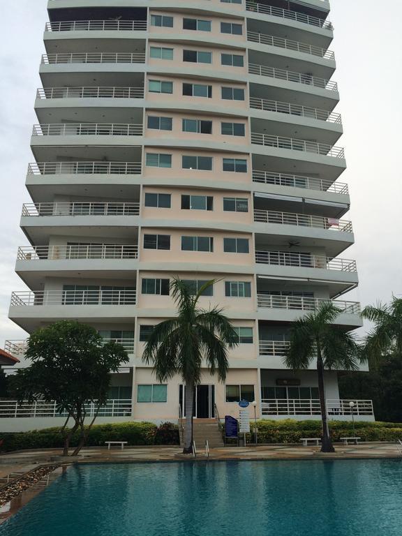 View Talay 5D Golf Apartment Pattaya Room photo